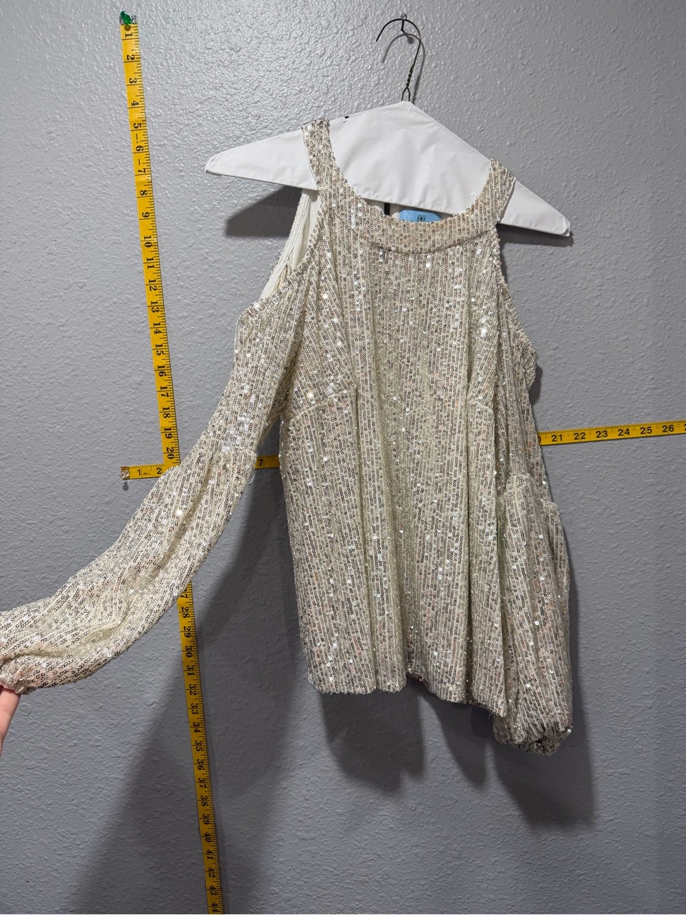 NWT CeCe Champagne Sequin Cold Shoulder Holiday Blouse Size Medium - Picture 2 of 7